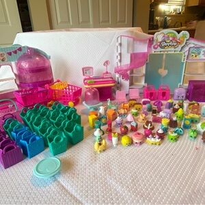 Shopkins Playsets with 60+ Shopkins